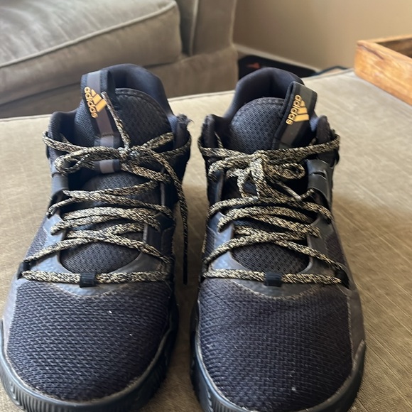 Men’s size 11 adidas basketball sneakers - Picture 3 of 6